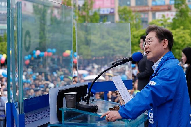 이재명 더불어민주당 대선 후보가 20일 경기 고양시 일산문화광장에서 열린 집중유세에서 시민들에게 지지를 호소하고 있다. ⓒ연합뉴스
