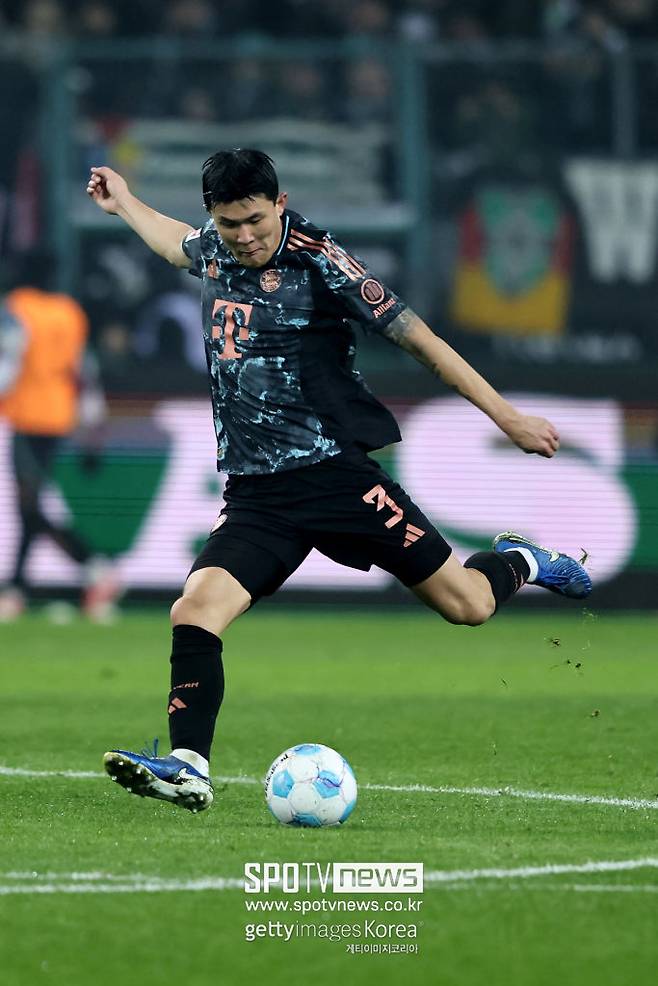 ▲ 세계 최고인 '레바뮌'의 한축인 바이에른 뮌헨으로 합류해서도 리그 우승을 차지한 김민재는 유럽 빅리그 2회 우승의 한국 축구에 있어 범접할 수 없는 커리어를 완성했다.