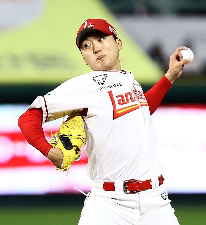 ▲ 김건우는 올해 불펜에서 가능성을 보여주며 1차 지명자의 자존심을 살림과 동시에 팀의 예비 선발 자원으로 평가받고 있다 ⓒSSG랜더스