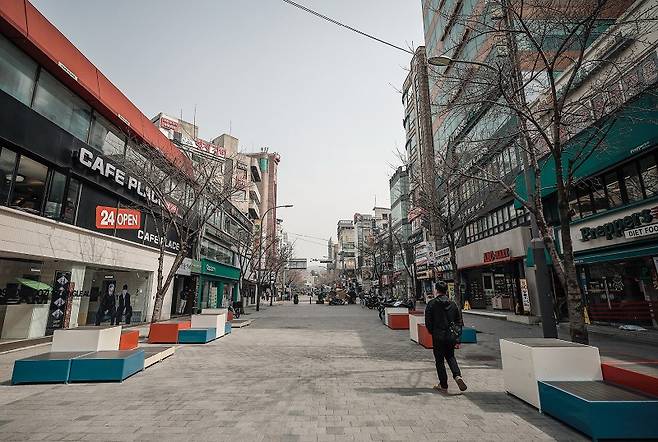 서울 서대문구는 2025년 신촌 대중교통전용지구를 폐지했다.[사진 | 뉴시스]