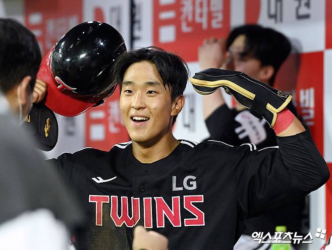 LG 외야수 송찬의는 20일 사직구장에서 열린 '2025 신한 SOL Bank KBO 리그' 롯데와 주중 3연전 첫 번째 경기에서 6번타자 우익수로 선발 출전했다. 2회초 생애 첫 만루 홈런을 터트리는 등 6타점으로 공격에 활력을 불어넣었다. 엑스포츠뉴스 DB