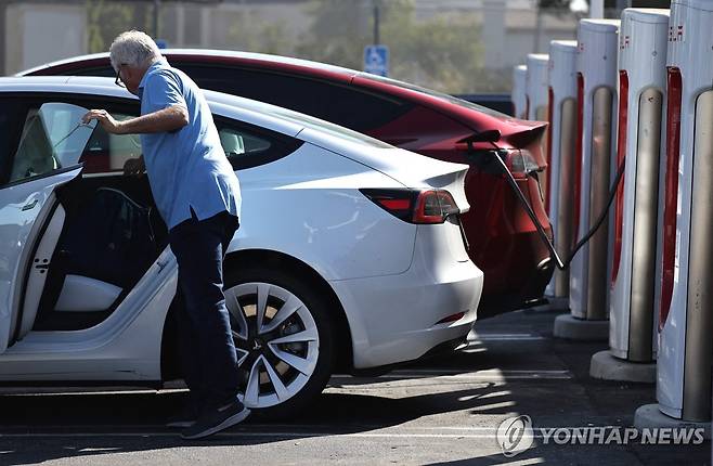 미국 테슬라 전기차 충전소 [AFP 연합뉴스 자료사진. 재판매 및 DB 금지]