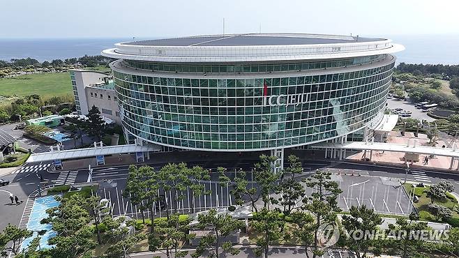 제주국제컨벤션센터 전경 (서귀포=연합뉴스) 박지호 기자 = 7일 오후 서귀포시 중문동 제주국제컨벤션센터(ICC JEJU)의 전경. 2025.5.7 jihopark@yna.co.kr