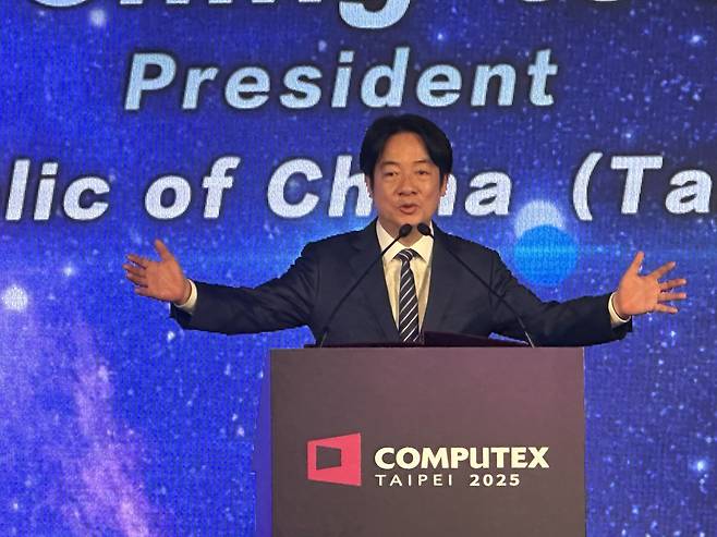컴퓨텍스 2025 개막 축사 중인 라이칭더 대만 총통 (타이베이=연합뉴스) 강태우 기자 = 라이칭더 대만 총통이 20일 '컴퓨텍스 2025' 개막 행사에서 축사를 하고 있다. 2025.5.20 burning@yna.co.kr