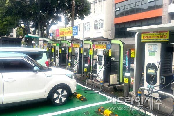 제주도내 전기차 대수가 4만대를 넘어섰다. 전체 자동차 대수에 대비한 점유율도 10%로 높아졌다. ⓒ헤드라인제주