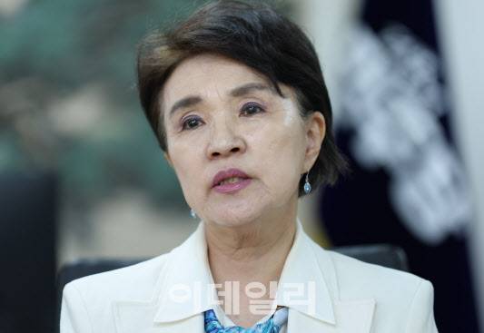 [이데일리 노진환 기자] 강금실 민주당 총괄선대위원장이 19일 서울 영등포구 여의도 중앙당사에서 이데일리와 인터뷰를 하고 있다.