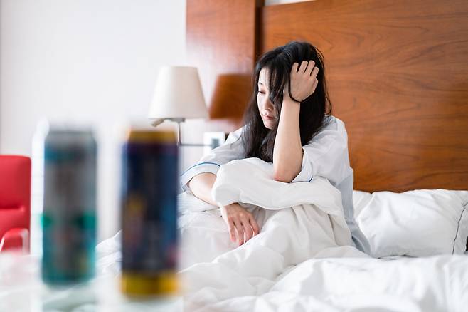 술 마신 다음 날, 남편은 멀쩡해 보이는데 나만 머리가 지끈거리고 속이 뒤집힌 듯한 느낌이 든다면? 남녀 사이에는 생리학적으로 다양한 차이점이 존재한다. [사진=게티이미지뱅크]