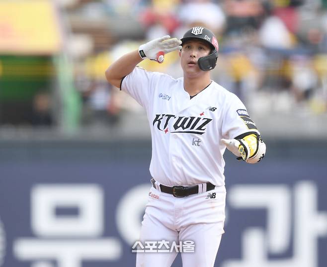 KT 황재균 2루타를 친 뒤 세리머니를 하고 있다. 수원 | 최승섭기자 thunder@sportsseoul.com