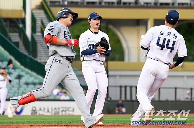 맞더라도 피하지 않고 한화 타선 상대 공격적인 피칭을 펼쳤다.