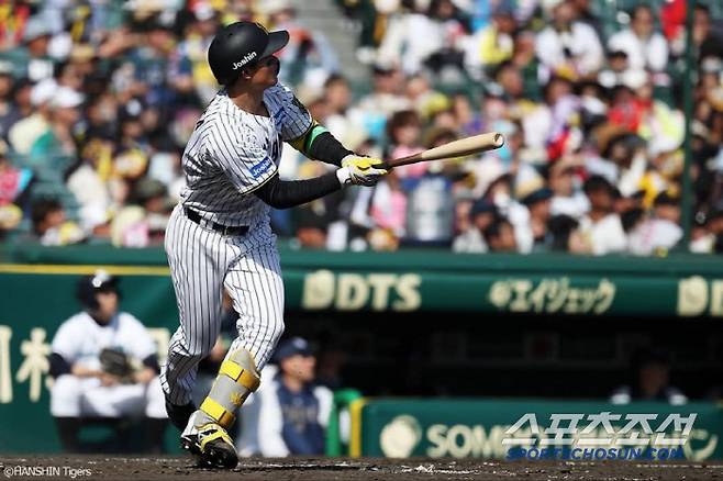 한신 3번 타자 모리시타는 20일 요미우리전 1회 도고를 상대로 2점 홈런을 터트렸다. 4대0 승리를 이끈 결승 홈런. 사진캡처=한신 타이거즈 SNS
