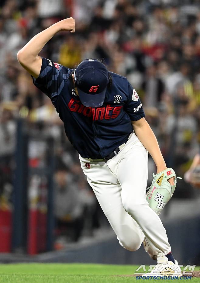 롯데와 KIA의 경기, 7회말 2사 1,3루 롯데 정철원이 KIA 오선우를 삼진처리하며 환호하고 있다. 광주=허상욱 기자wook@sportschosun.com/2025.05.14/