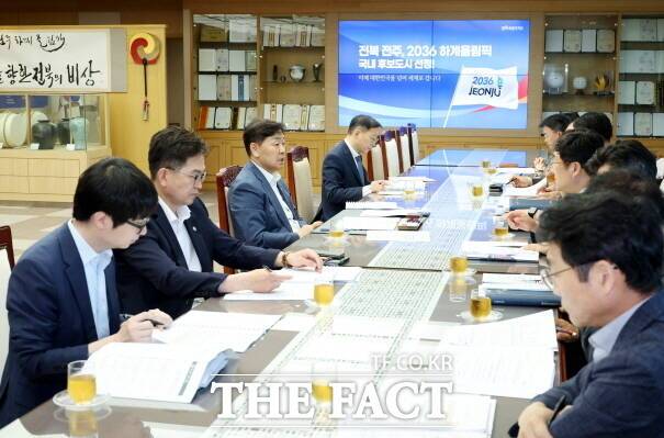 김관영 전북도지사(사진 왼쪽 3번째)가 제2차 국가 예산 확보 전략회의 주재하고 있다. /전북도