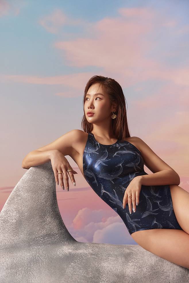 소유, 썸머퀸의 귀환... 수영복 자태 공개 사진 출처 – 레노마 수영복&nbsp;