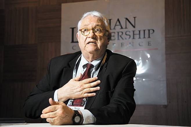 20일 서울 중구 신라호텔에서 존 햄리 전략국제문제연구소(CSIS) 회장이 차기 한국 정부와 미국의 관계에 대해 이야기하고 있다. /장련성 기자