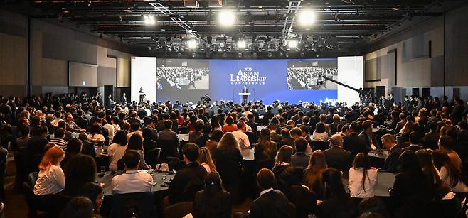 21일 서울 중구 신라호텔에서 열린 아시안리더십컨퍼런스 개회식에서 방준오 조선일보 사장이 개회사를 하고 있다. / 고운호 기자