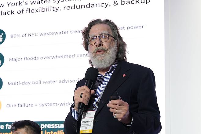 21일 서울 신라호텔에서 열린 제16회 아시안리더십콘퍼런스(ALC) ‘워터 테크, 기후 위기에 맞서다’ 세션에서 윌리엄 사르니 더퓨처오브워터펀드 총괄책임자가 발언하고 있다. /박상현 기자