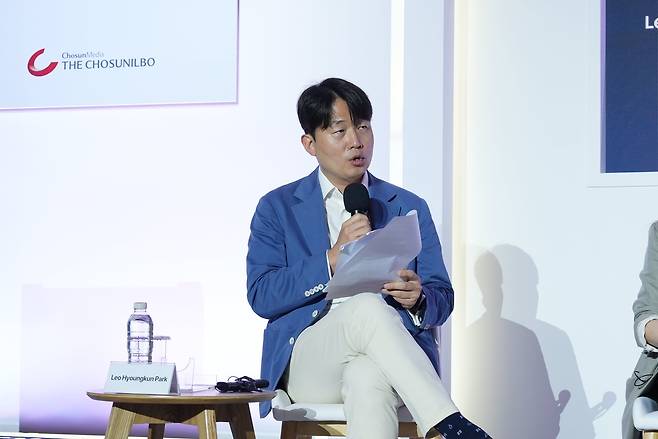 21일 서울 신라호텔에서 열린 제16회 아시안리더십콘퍼런스(ALC) ‘워터 테크, 기후 위기에 맞서다’ 세션에서 박형건 캡쳐6 부사장이 토론을 진행하고 있다. /박상현 기자