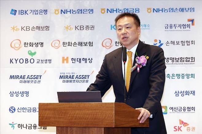 김주영 법무법인 한누리 대표변호사가 21일 오전 서울 여의도 CCMM빌딩 컨벤션홀에서 '글로벌 경쟁력 강화를 위한 법제 및 금융 혁신 전략'을 주제로 열린 2025 글로벌 금융비전 포럼에서 '자본시장 발전을 위한 법제선진화 방안' 주제발표를 하고 있다. ⓒ데일리안 홍금표 기자
