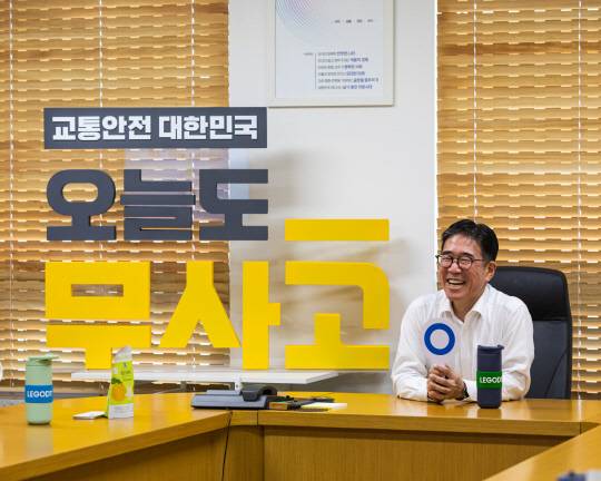 신입직원 의견을 경청하고 있는 정용식 한국교통안전공단(TS) 이사장. [한국교통안전공단 제공]