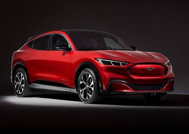 포드 머스탱 마하-E 전기차