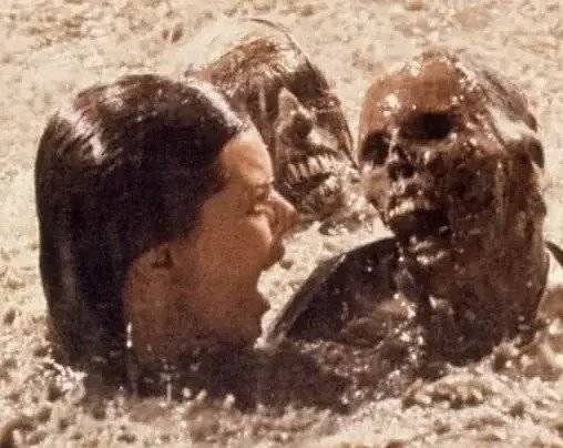 다운로드-2.webp.ren.jpg 해골 모형때문에 배우가 극대노한 이유 해골 모형때문에 배우가 극대노한 이유 .jpg