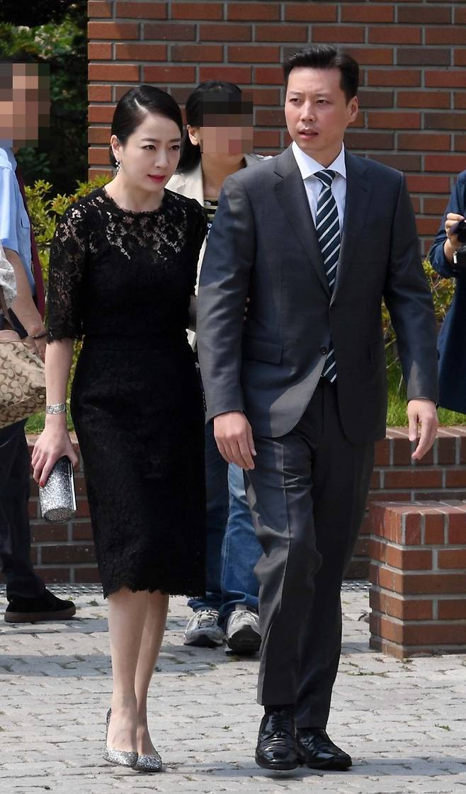 노현정 전 KBS 아나운서(왼쪽)와 남편 정대선 에이치엔아이엔씨 사장. 2017.06.16. /뉴시스