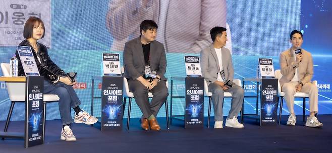 '대전환 시대, K기업 성공의 길을 찾다.'라는 주제로 2025 이코노미스트 인사이트 포럼이 21일 서울 여의도 FKI타워(구, 전경련회관) 그랜드볼룸에서 열렸다. 좌장을 담당한 박희은 알토스벤처스 파트너(왼쪽부터), 박재빈 뷰티셀렉션 대표, 용태순 와드.캐치테이블 대표, 이웅희 H2O호스피탈리티 대표가 'K 스타트업 무대의 전환, 한국에서 세계로' 를 주제로 대담하고 있다. 신인섭 기자 2025.05.21.수