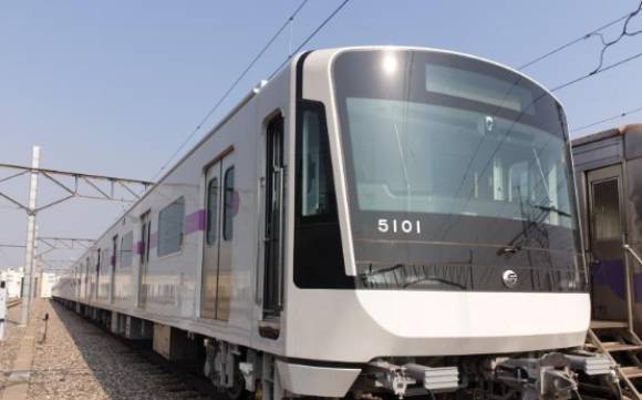 서울시가 이르면 8월부터 새벽 근로자를 위해 '서울 구간' 지하철의 첫차 시간을 새벽 5시로 30분 앞당긴다. 사진은 서울지하철 5호선 전동차. [사진=연합뉴스]