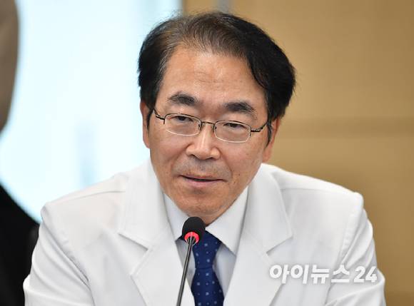 한호성 성남시의료원장이 21일 경기 성남의료원에서 열린 간담회에서 발언하고 있다. [사진=곽영래 기자]