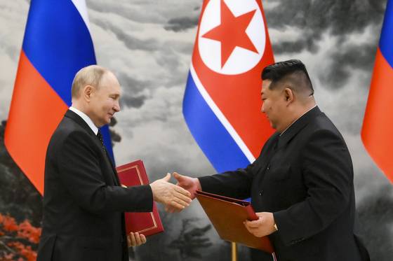 Russian President Vladimir Putin, left, and North Korea's leader Kim Jong-un exchange documents during a signing ceremony of the new partnership in Pyongyang, North Korea, on June 19, 2024. Kim and Putin signed a major defense deal that observers worry could embolden Kim to direct more provocations at South Korea. [AP/YONHAP]