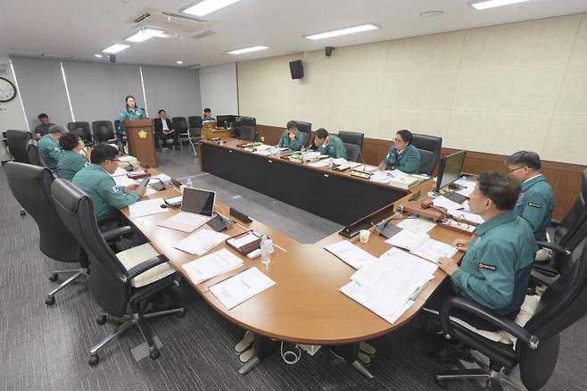 안동시의회 경제도시위원회에서 김새롬 의원이 안동시 사유시설 피해 재난지원금 지원 조례안에 대해 설명하고 있다. 안동시의회 제공