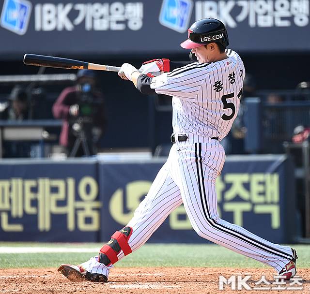 사실상 정규시즌에 나서지 못하게 된 홍창기. 사진=천정환 기자