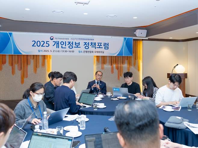 고학수 개인정보보호위원회 위원장이 5월 21일 오후 서울 중구 은행회관에서 개최된 기자간담회에서 질의에 답변하고 있다. /사진제공=개인정보보호위원회