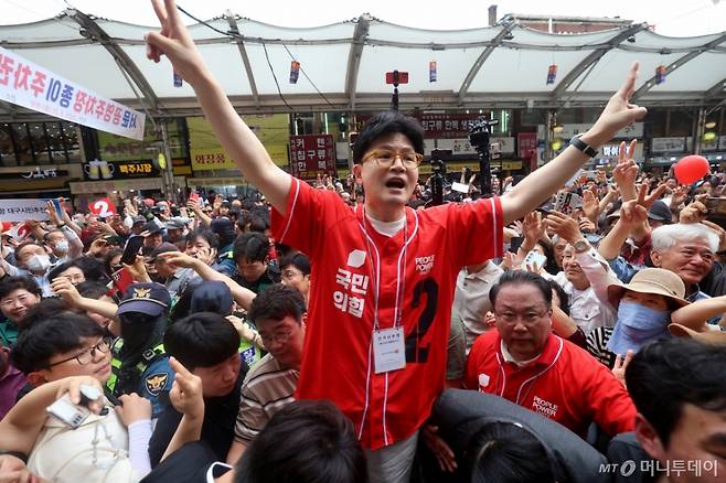 한동훈 국민의힘 전 대표가 21일 오후 대구 중구 서문시장을 찾아 김문수 국민의힘 대통령 후보 지원 유세를 하고 있다. 2025.5.21/사진=뉴스1 /사진=(대구=뉴스1) 공정식 기자