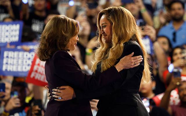 지난해 미국 대선에서 카멀라 해리스 당시 민주당 후보를 지지하던 가수 비욘세. AP 뉴시스