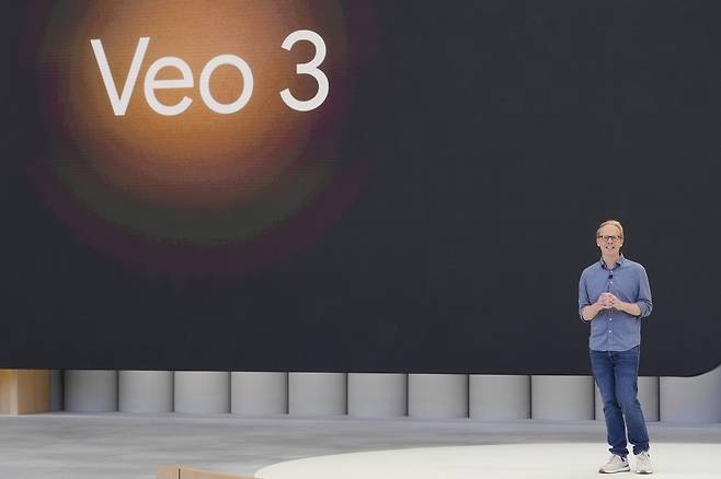 20일(현지시간) 미국 캘리포니아주 마운틴뷰에서 열린 구글 I/O 행사에서 구글 랩스 앤 제미니 부사장 조쉬 우드워드가 연설하고 있다. [AP]