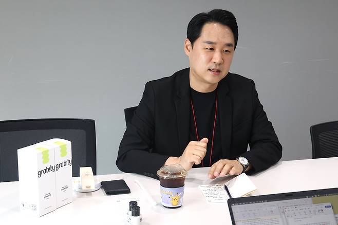 이준영 롯데홈쇼핑 뷰티팀장이 20일 서울 영등포구 롯데홈쇼핑 본사에서 헤럴드경제와 인터뷰를 하고 있다. [롯데홈쇼핑 제공]