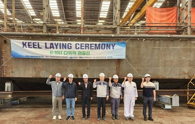 여수시가 발주한 행정선박 용골 거치식이 20일 영창중공업에서 열리고 있다.