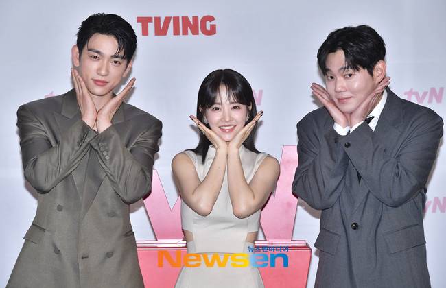 왼쪽부터 박진영, 박보영, 류경수