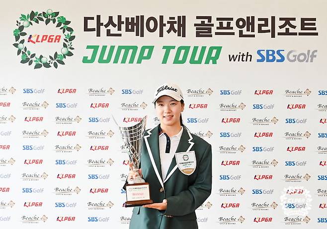 [서울=뉴시스]KLPGA 2025 다산베아채 골프앤리조트 점프투어 with SBS골프 5차전 우승자 강민진 (사진=KLPGA 제공) 2025.05.20. photo@newsis.com *재판매 및 DB 금지