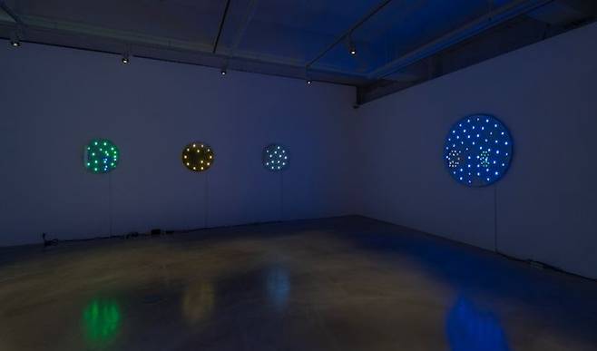 미야지마 타츠오 갤러리바톤 개인전 《Folding Cosmos》 (2025.05.22.-06.28.), 제공: 갤러리바톤 *재판매 및 DB 금지