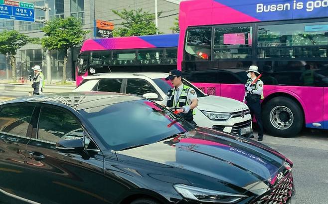 [부산=뉴시스] 음주운전 단속 중인 부산 기장경찰서. (사진=부산경찰청 제공) 2025.05.21. photo@newsis.com   *재판매 및 DB 금지