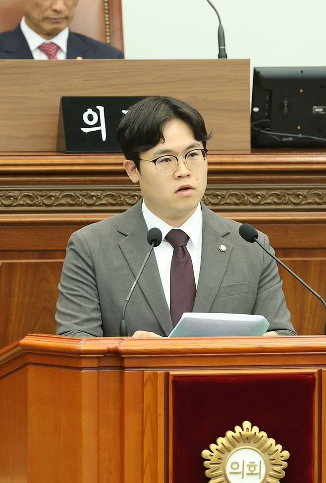 [창원=뉴시스] 강경국 기자 = 진형익 경남 창원시의원이 21일 열린 제143회 임시회 제2차 본회의에서 5분 자유발언을 하고 있다. (사진=창원시의회 제공). 2025.05.21. photo@newsis.com *재판매 및 DB 금지