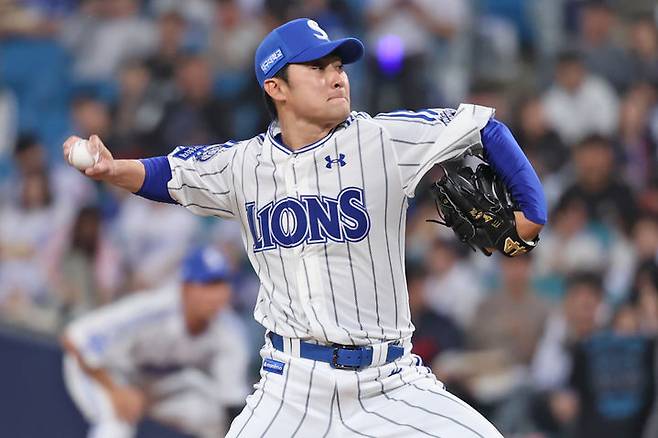 [서울=뉴시스] 프로야구 삼성 라이온즈 임창민이 4월18일 대구 삼성라이온즈파크에서 열린 2025 신한 쏠뱅크 KBO리그 롯데 자이언츠와의 경기에 등판해 공을 던지고 있다. (사진=삼성 라이온즈 제공) 2025.04.18. *재판매 및 DB 금지