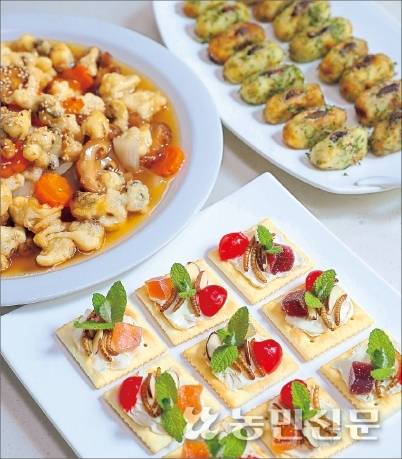 송씨가 만든 곤충 요리. 위에서부터 굼벵이 고구마튀김, 굼벵이 탕수육, 밀웜 카나페. 남양주=백승철 프리랜서 기자