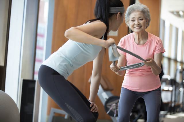 근감소증은 고령층에게 주로 발생하는 질병이지만, 영양 불균형과 다이어트 등으로 인해 젊은 나이에도 나타날 수 있다. 사진은 기사의 특정 내용과 관련 없음. 게티이미지뱅크