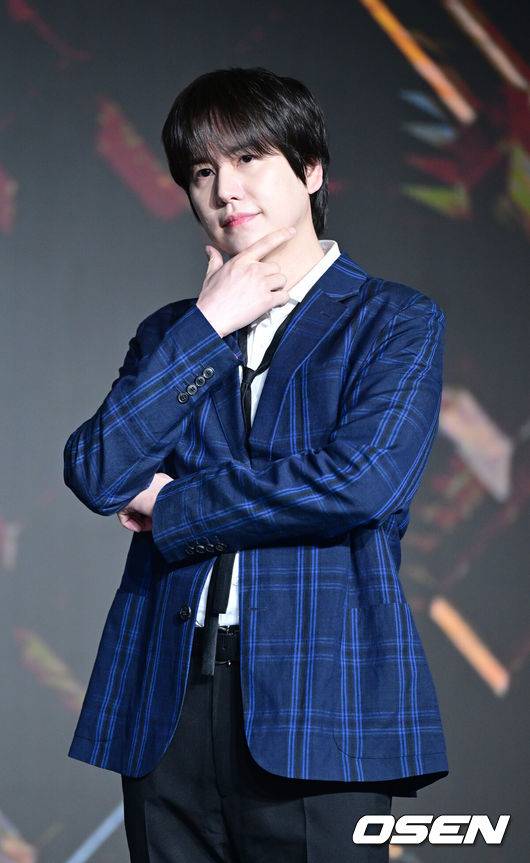 [OSEN=최규한 기자] 29일 오전 서울 마포동 호텔나루 엠갤러리에서 넷플릭스&nbsp;‘데블스 플랜: 데스룸’ 제작발표회가 열렸다.&nbsp;‘데블스 플랜: 데스룸’은 다양한 직업군의 플레이어가 7일간 합숙하며 최고의 브레인을 가리는 두뇌 서바이벌 게임이다.가수 규현이 포토타임을 하고 있다. 2025.04.29 / dreamer@osen.co.kr