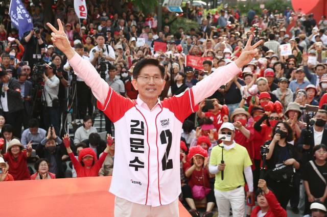 ▲국민의힘 김문수 대선 후보가 20일 경기 하남시 스타필드 하남 인근에서 유세를 하고 있다. ⓒ연합뉴스