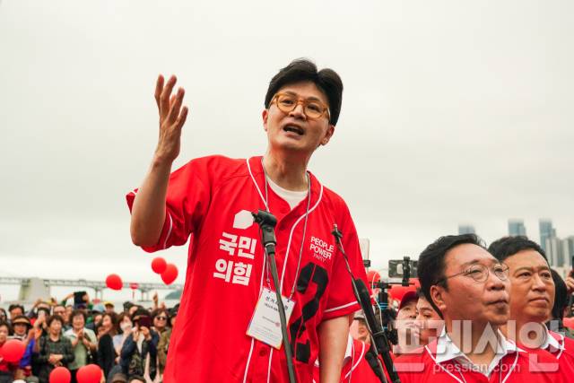 ▲한동훈 전 국민의힘 대표가 20일 오후 부산을 찾아 김문수 대선 후보의 지원 유세에 나섰다.ⓒ프레시안(강지원)