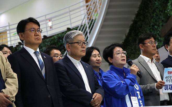 민주당과 조국혁신당, 진보당, 사회민주당 등 대전지역 야4당과 대전광장시민연대가&nbsp;지난 20일 대전시의회 로비에서 연합선거대책본부 출범&nbsp;기자회견을 하고 있다. 민주당 대전시당 제공